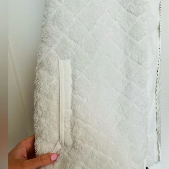 Patagonia Lux Teddy Bear Reversible White Vest - Picture 2 of 9